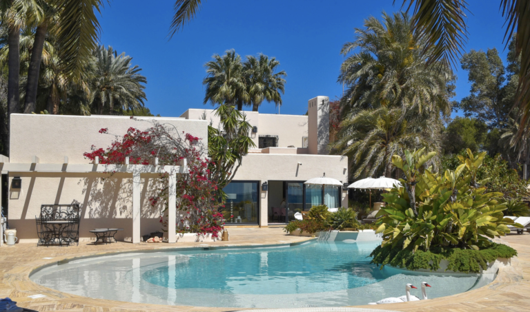 The Beach House at Moraira – A Paradigm of Coastal Luxury